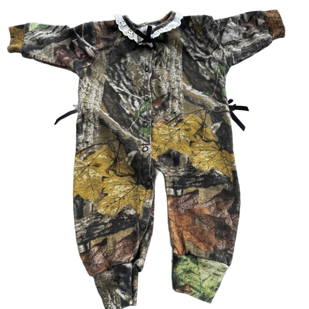 Vintage 90s/2000s camouflage newborn baby girl outfit